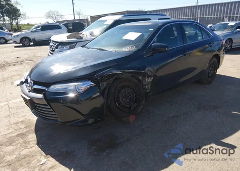 2016 Toyota Camry Le z USA, uszkodzony, nr VIN 4T1BF1FK1GU515657
